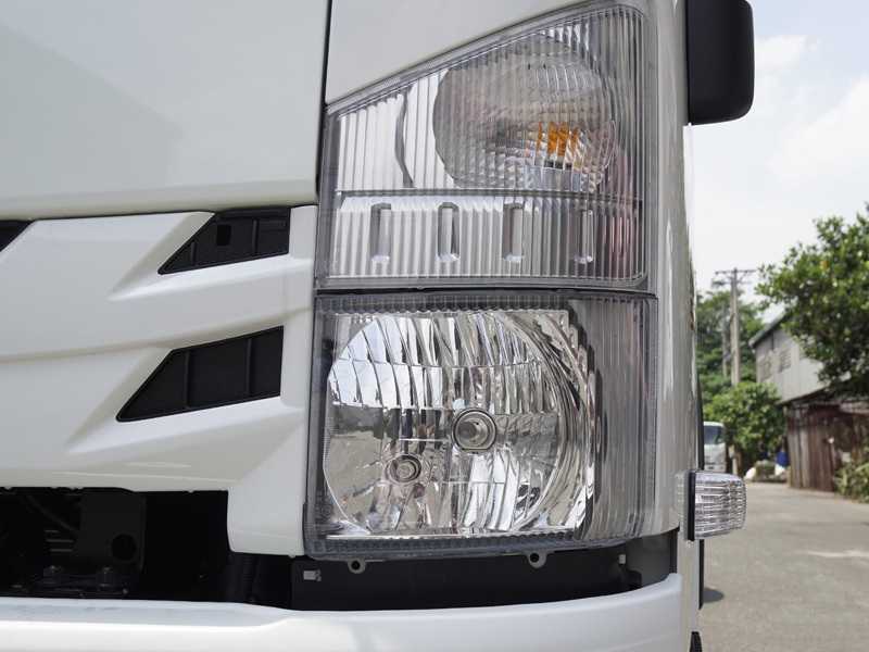 Cụm đèn pha xe tải Isuzu NMR85HE4